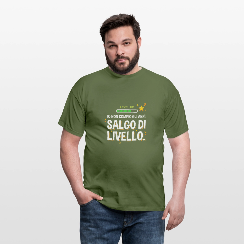 NON COMPIO GLI ANNI SALGO DI LIVELLO - military green